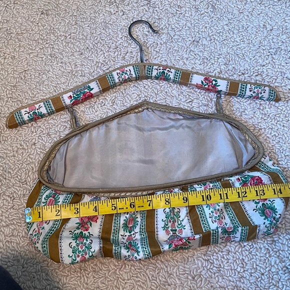 Vintage French (?) clothes hanger with pocket floral stripe - Picture 10 of 11